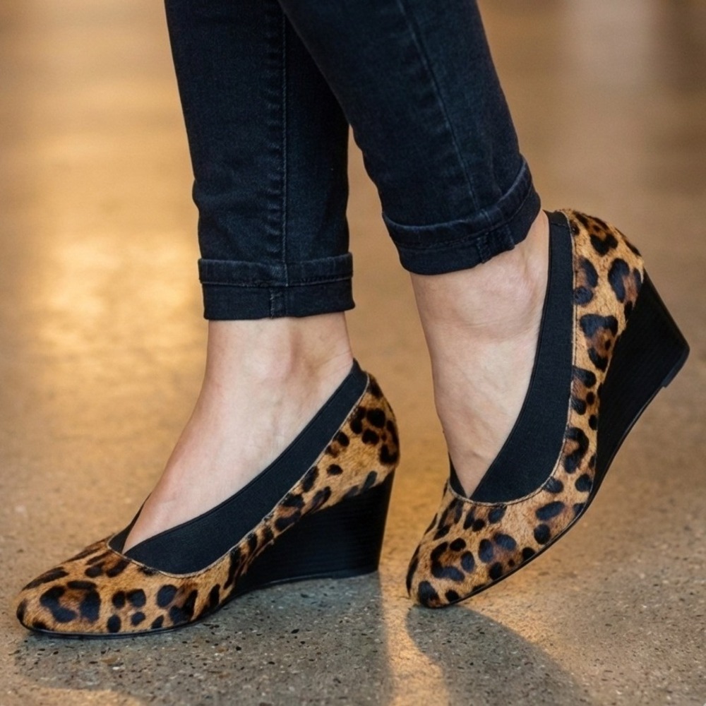 Taryn Rose Womens Kelly Pump Size 6.5 Wedge Heel Leopard Slip On‎